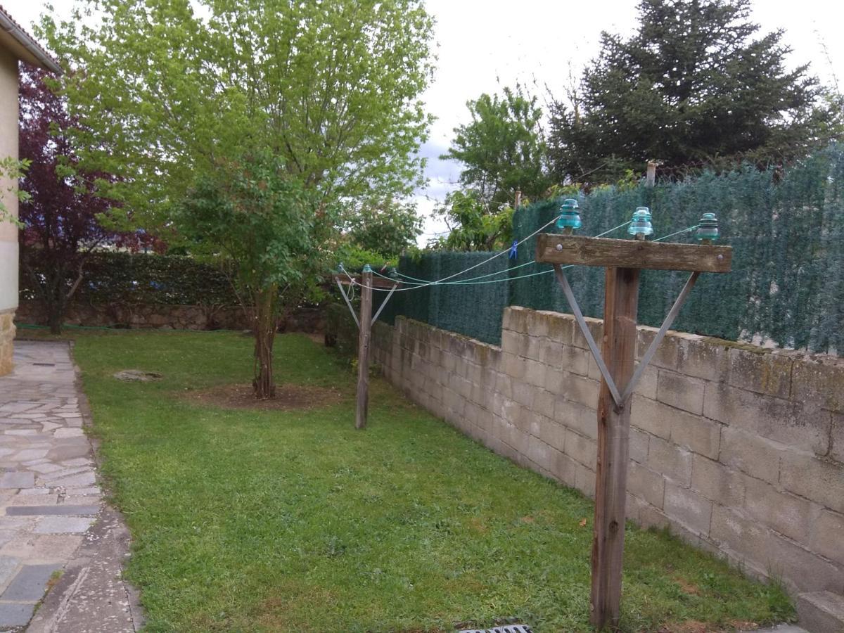 Casa Rural Las Tuyas En Segovia Palazuelos de Eresma Εξωτερικό φωτογραφία