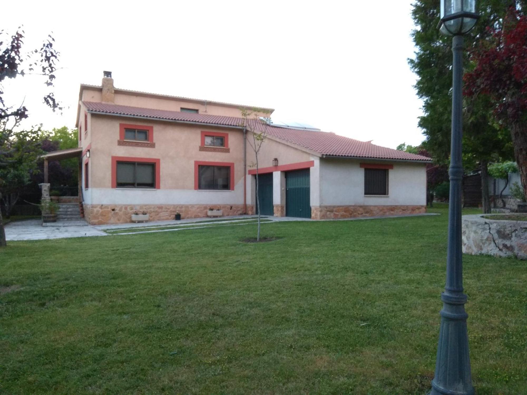 Casa Rural Las Tuyas En Segovia Palazuelos de Eresma Εξωτερικό φωτογραφία