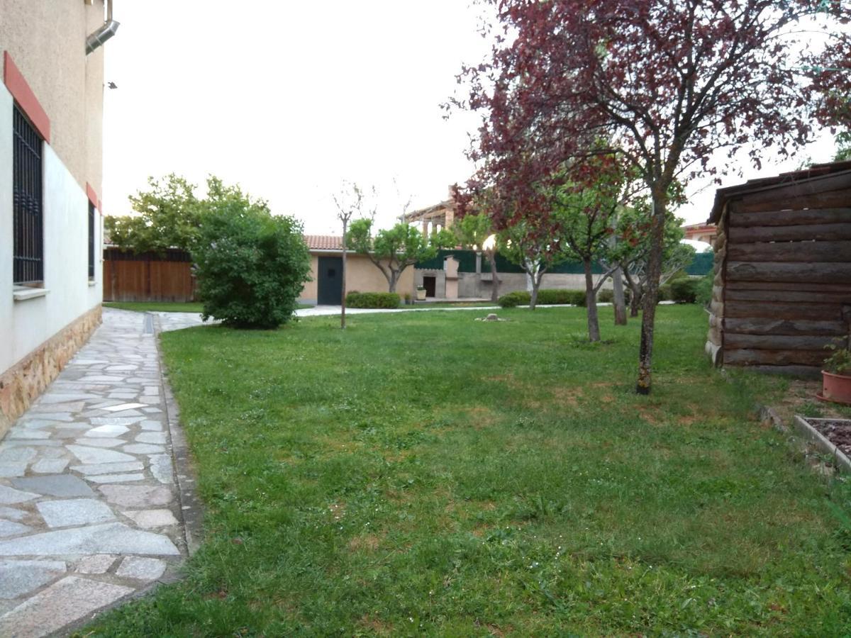 Casa Rural Las Tuyas En Segovia Palazuelos de Eresma Εξωτερικό φωτογραφία