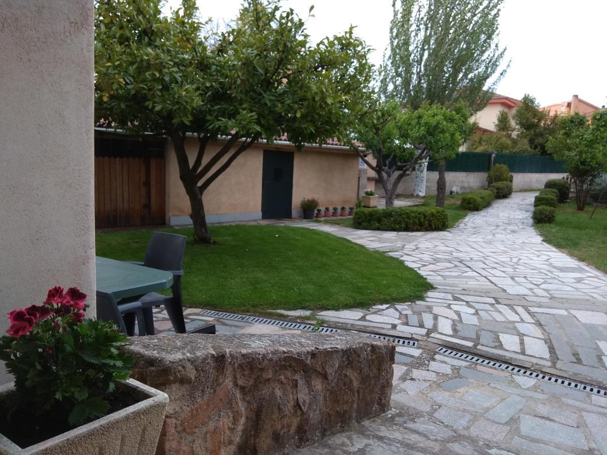Casa Rural Las Tuyas En Segovia Palazuelos de Eresma Εξωτερικό φωτογραφία